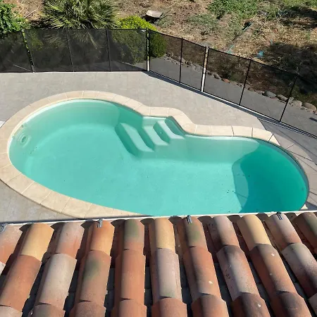 120 M² Avec Piscine Дзондза